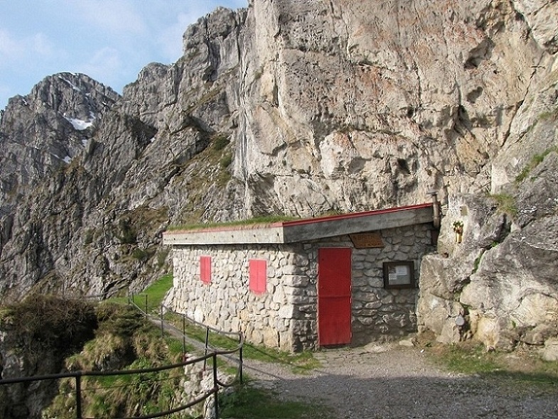 Rifugi e Bivacchi d''Italia.......